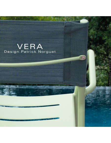 Fauteuil salon d'extérieur VERA, structure acier galvanisé peint vert pistache, dossier tissu Batyline vert foncé avec coussin.