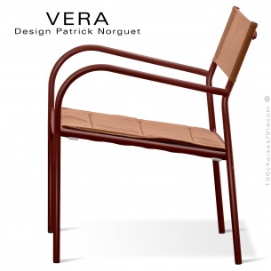 Fauteuil salon d'extérieur VERA, structure acier galvanisé peint terraccota, dossier tissu Batyline ocre avec coussin.
