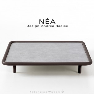 Table basse carrée d'extérieur NÉA, structure acier galvanisé peint bronze, plateau stratifié HP, aspect ciment.