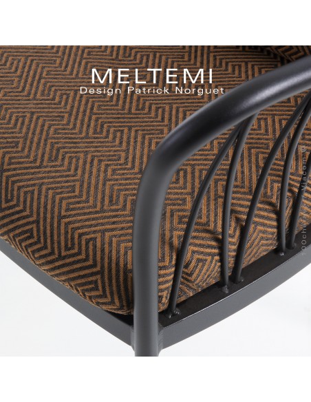 Fauteuil lounge MELTEMI – structure en aluminium peint noir | Coussin imperméable tissu noir / or.