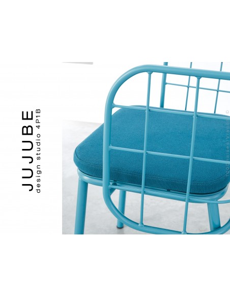 Détail finition collection JUJUBE chaise design structure acier peinture époxy pour extérieur avec coussin d'assise.