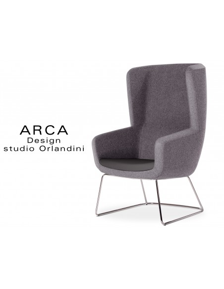 Fauteuil ARCA habillage 100% polyester, couleur gris clair, piétement luge chromé.