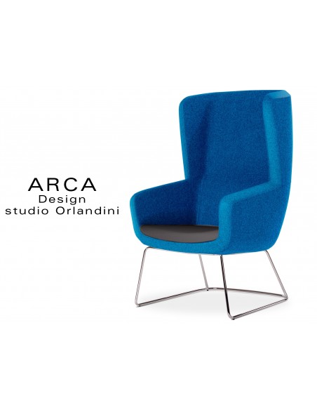 Fauteuil ARCA habillage 100% polyester, couleur bleu clair, piétement luge chromé.