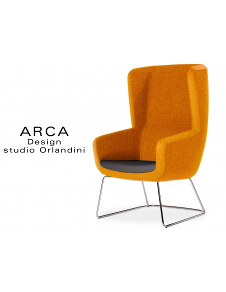 Fauteuil ARCA habillage 100% polyester, couleur orange-rouille, piétement luge chromé.