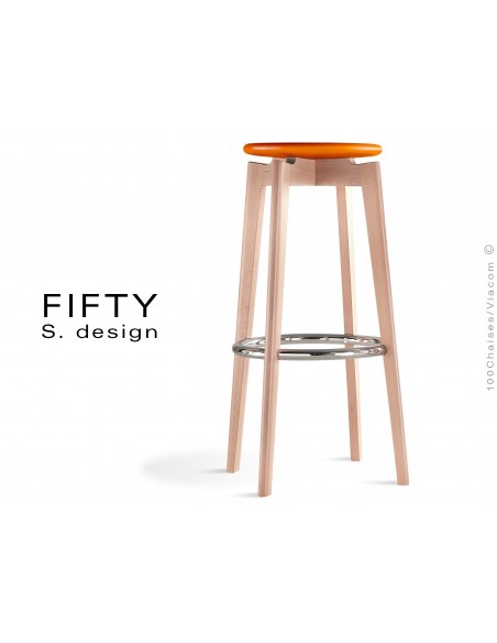 Tabouret FIFTY assise couleur orange piétement bois naturel, hauteur 78 cm.