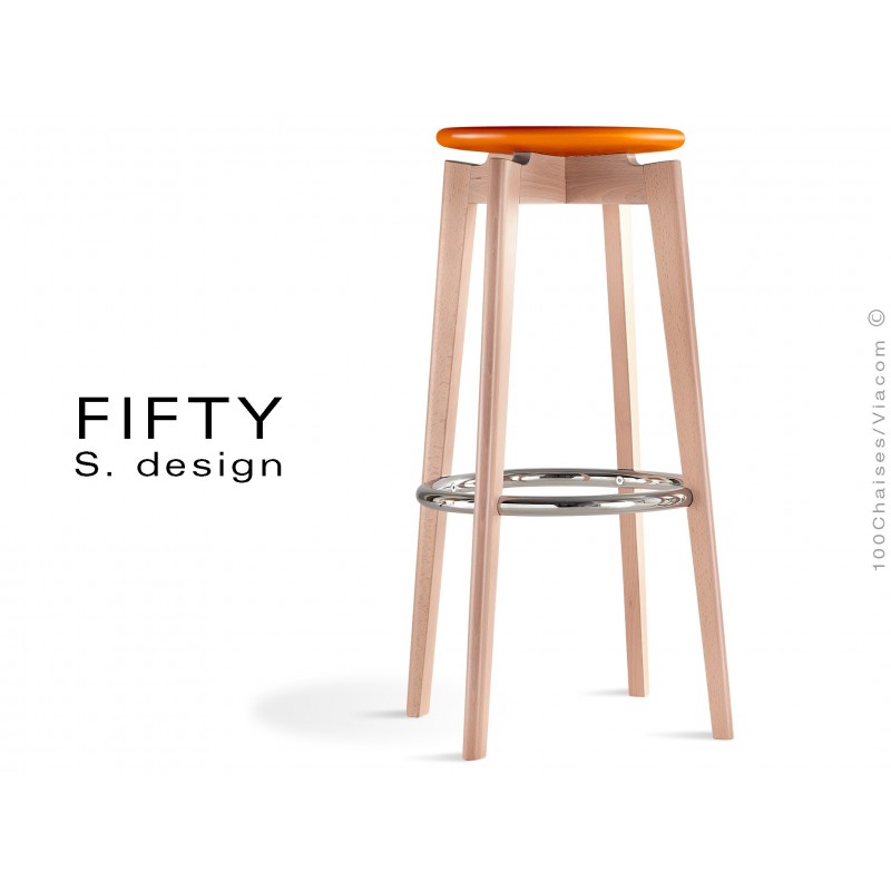 Tabouret FIFTY assise couleur orange piétement bois naturel, hauteur 78 cm.