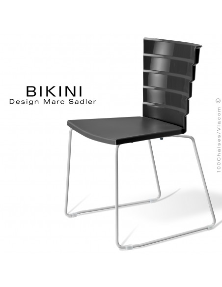 Chaise design pour terrasse BIKINI, piètement type luge acier peint blanc, assise plastique noir