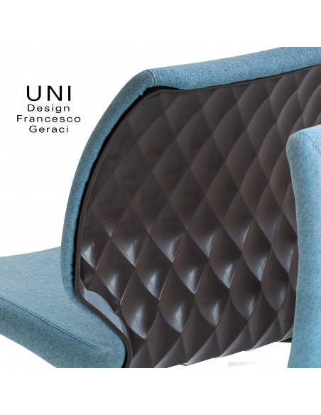 Finition dossier chaise design coque effet matelassé UNI piétement 4 pieds bois, assise et dossier garnies, habillage tissu