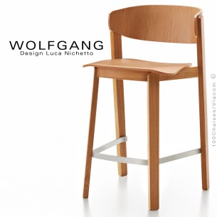 Tabouret design WOLFGANG, pour cuisine et îlot central, structure et assise chêne vernis noyer clair.