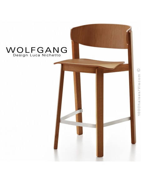 Tabouret design WOLFGANG, pour cuisine et îlot central, structure et assise chêne vernis noyer moyen.