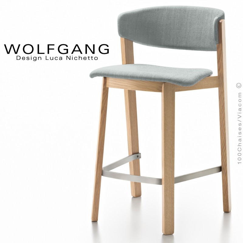 Tabouret bois design WOLFGANG, piétement chêne clair, assise et dossier habillage tissu couleur glace.