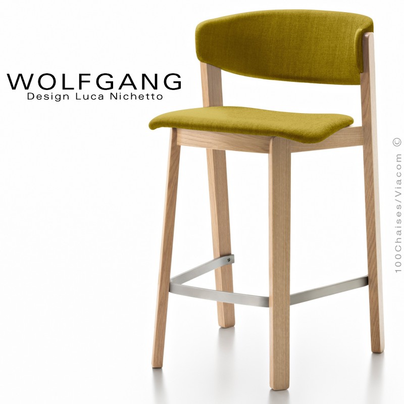 Tabouret bois design WOLFGANG, piétement chêne clair, assise et dossier habillage tissu couleur moutarde.