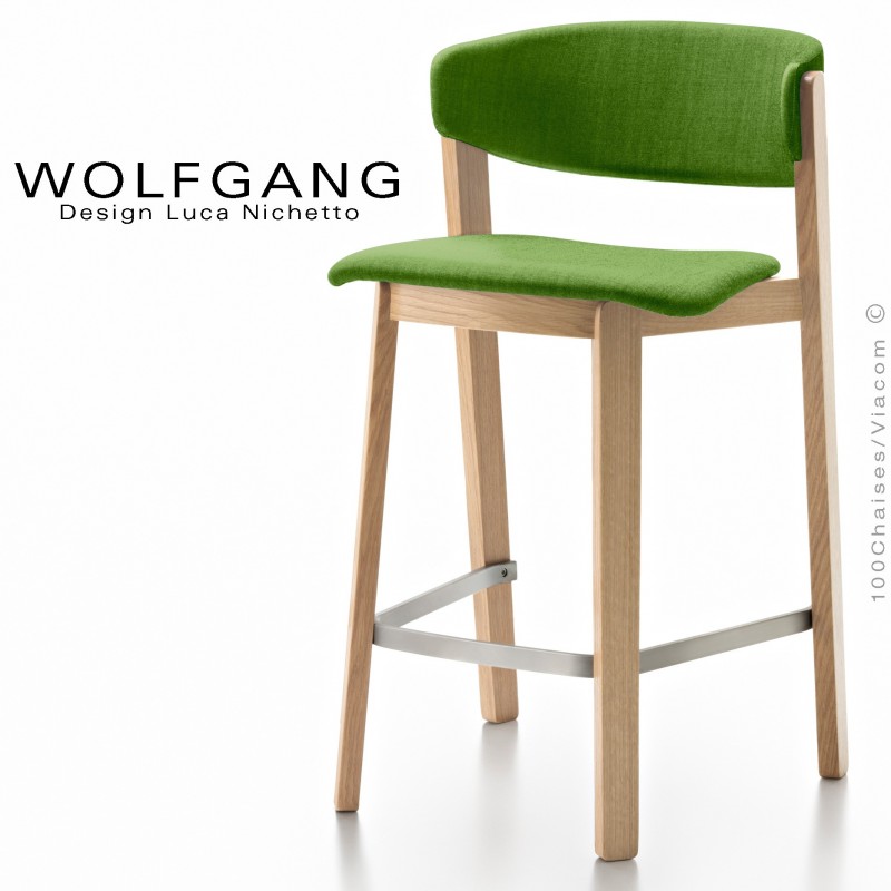 Tabouret bois design WOLFGANG, piétement chêne clair, assise et dossier habillage tissu couleur verte.