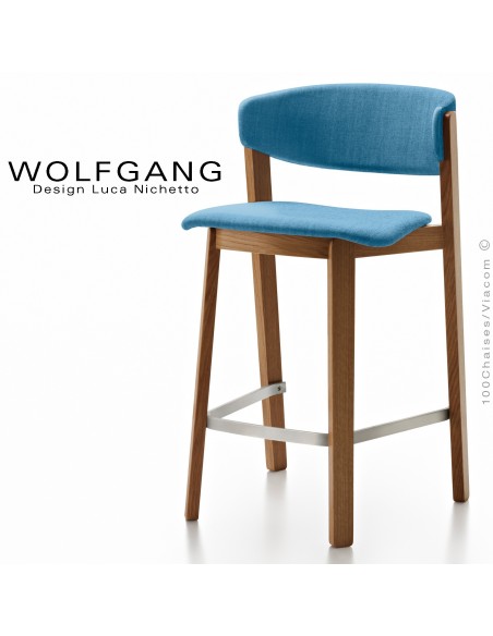 Tabouret en bois design WOLFGANG, piétement vernis noyer moyen, assise et dossier habillage tissu bleu clair.