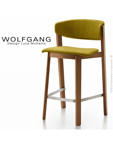 Tabouret en bois design WOLFGANG, piétement vernis noyer moyen, assise et dossier habillage tissu couleur moutarde.