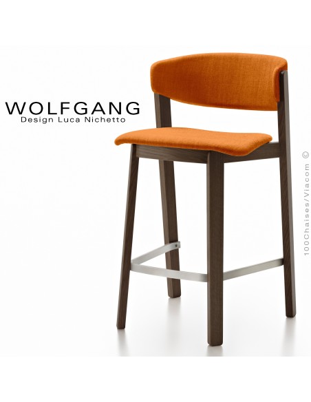 Tabouret en bois design WOLFGANG, piétement vernis wengé, assise et dossier habillage tissu couleur orange.