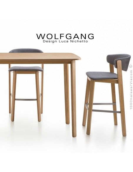 Tabouret bois design WOLFGANG, piétement chêne clair, assise et dossier habillage tissu couleur au choix.