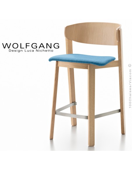 Tabouret en bois design WOLFGANG, piétement chêne clair, dossier chêne, assise habillage tissu couleur bleu clair.