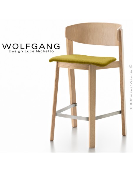 Tabouret en bois design WOLFGANG, piétement chêne clair, dossier chêne, assise habillage tissu couleur moutarde.