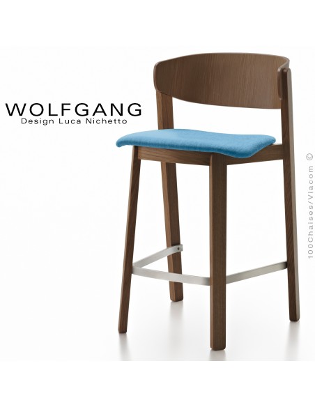 Tabouret design en bois WOLFGANG, pour cuisine et îlot central, vernis wengé, assise habillage tissu couleur bleu clair.