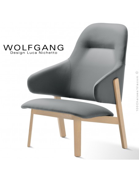 Fauteuil lounge assise basse WOLFGANG, structure chêne clair, assise et dossier capitonnés, habillage tissu couleur gris moyen.