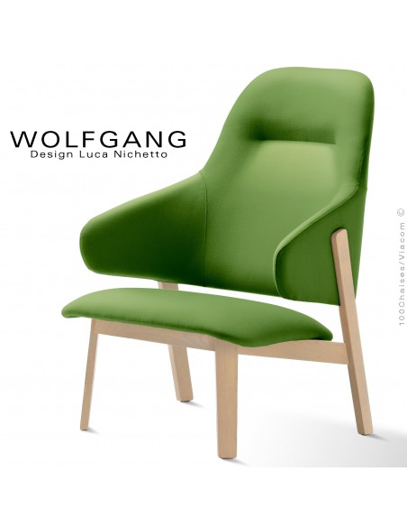 Fauteuil lounge assise basse WOLFGANG, structure chêne clair, assise et dossier capitonnés, habillage tissu couleur vert clair.