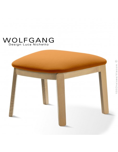 Repose-pieds pour fauteuil lounge assise basse WOLFGANG piètement chêne clair, habillage tissu couleur orange.