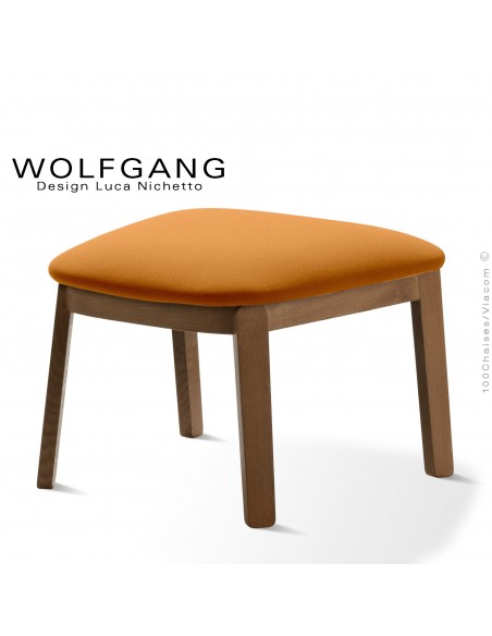 Repose-pieds pour fauteuil lounge assise basse WOLFGANG piètement chêne vernis noyer, habillage tissu couleur orange.
