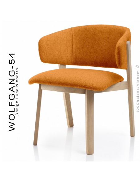 Petit fauteuil lounge WOLFGANG, structure chêne, assise et dossier capitonnés, habillage tissu couleur orange.