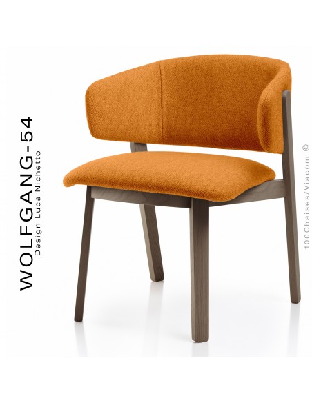 Petit fauteuil lounge WOLFGANG, structure chêne vernis tabac, assise et dossier garnis, habillage tissu orange.
