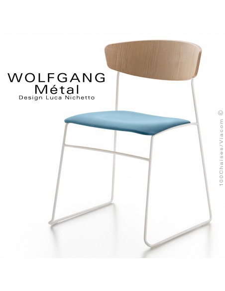 Chaise WOLFGANG Métal, piétement acier peint blanc, assise habillage tissu bleu, dossier chêne massif naturel
