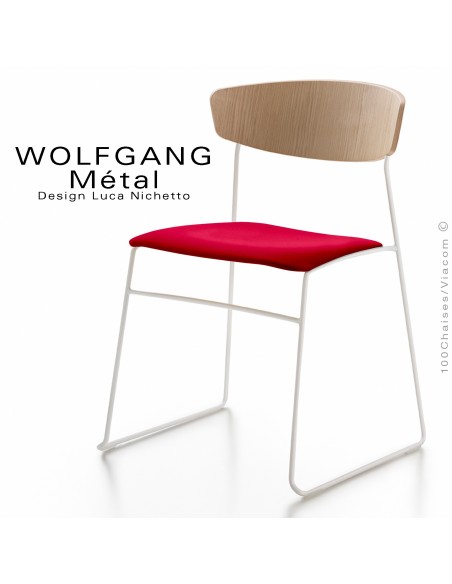 Chaise WOLFGANG Métal, piétement acier peint blanc, assise habillage tissu rouge, dossier chêne massif naturel