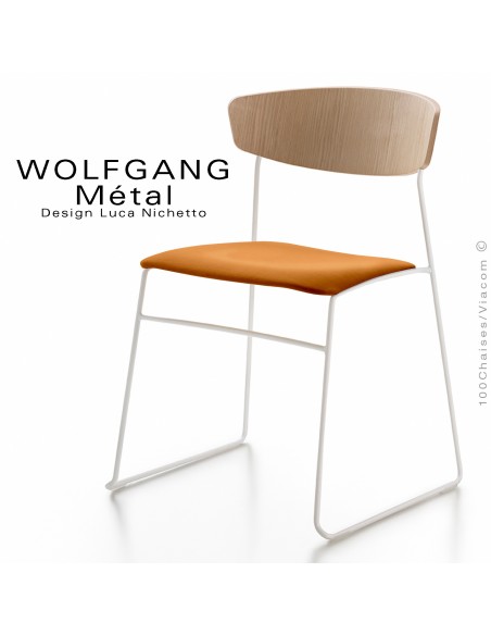 Chaise WOLFGANG Métal, piétement acier peint blanc, assise habillage tissu orange, dossier chêne massif naturel