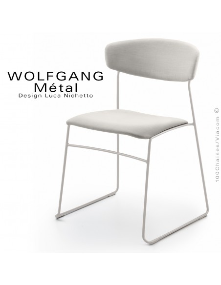 Chaise WOLFGANG Métal, piétement acier peint blanc, assise et dossier habillage tissu blanc.