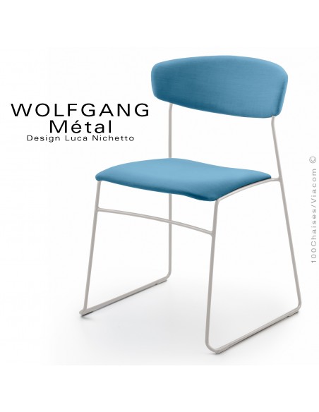 Chaise WOLFGANG Métal, piétement acier peint blanc, assise et dossier habillage tissu bleu.