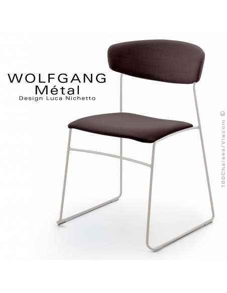 Chaise WOLFGANG Métal, piétement acier peint blanc, assise et dossier habillage tissu chocolat.