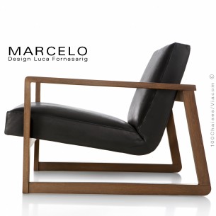 Fauteuil lounge pour salon, lieu d'attente MARCELO structure chêne, vernis noyer, assise et dossier garnis, habillage cuir noir.