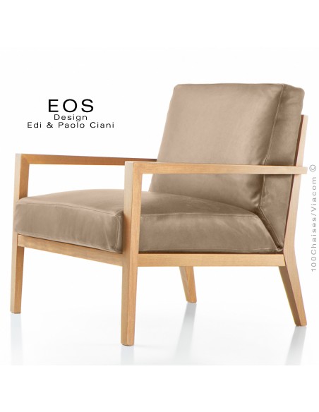 Fauteuil pour salon lounge hôtellerie EOS structure chêne, finition naturel, assise et dossier garnis, habillage cuir beige.