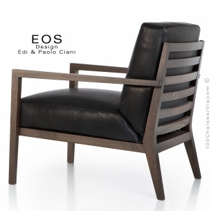 Fauteuil pour salon lounge ou hôtellerie EOS, structure chêne vernis tabac, assise et dossier cuir noir.