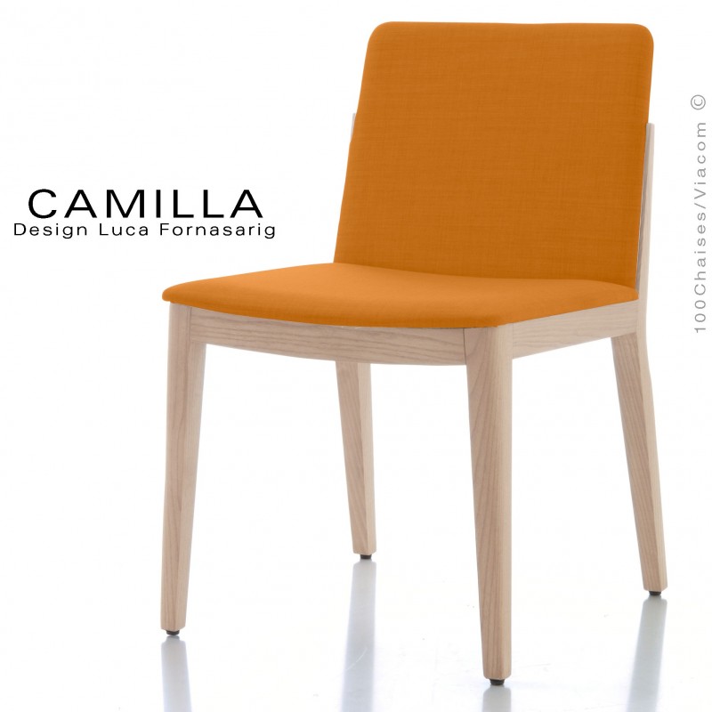Chaise de restaurant GAIA, structure bois blanchie, assise et dossier habillage tissu King-L-Kat, couleur orange.