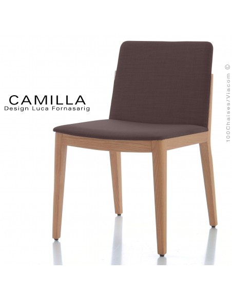 Chaise de restaurant GAIA, structure bois naturel, assise et dossier habillage tissu King-L-Kat, couleur marron.