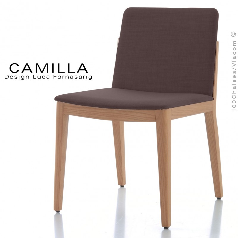 Chaise de restaurant GAIA, structure bois naturel, assise et dossier habillage tissu King-L-Kat, couleur marron.
