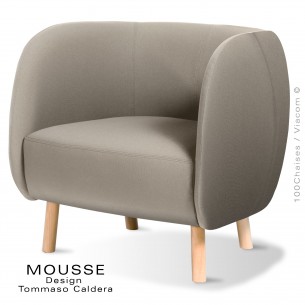 Fauteuil lounge Mousse, piétement bois hêtre naturel, assise et dossier garnie, habillage tissu crème