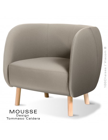 Fauteuil lounge Mousse, piétement bois hêtre naturel, assise et dossier garnie, habillage tissu crème