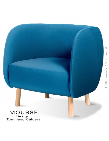 Fauteuil lounge Mousse, piétement bois hêtre naturel, assise et dossier garnie, habillage tissu bleu