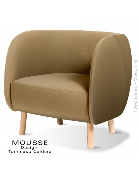 Fauteuil lounge Mousse, piétement bois hêtre naturel, assise et dossier garnie, habillage tissu sable