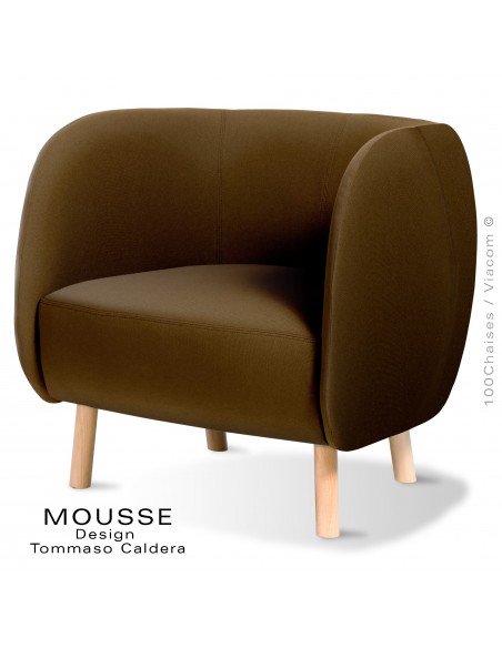 Fauteuil lounge Mousse, piétement bois hêtre naturel, assise et dossier garnie, habillage tissu taupe