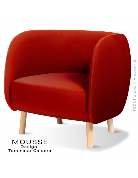 Fauteuil lounge Mousse, piétement bois hêtre naturel, assise et dossier garnie, habillage tissu rouge