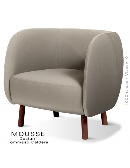 Fauteuil lounge Mousse, piétement bois hêtre teinté noyer, assise et dossier garnie, habillage tissu crème