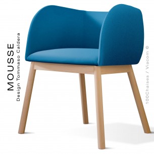 Fauteuil Mousse, piétement bois hêtre naturel, assise et dossier garnie, habillage tissu bleu